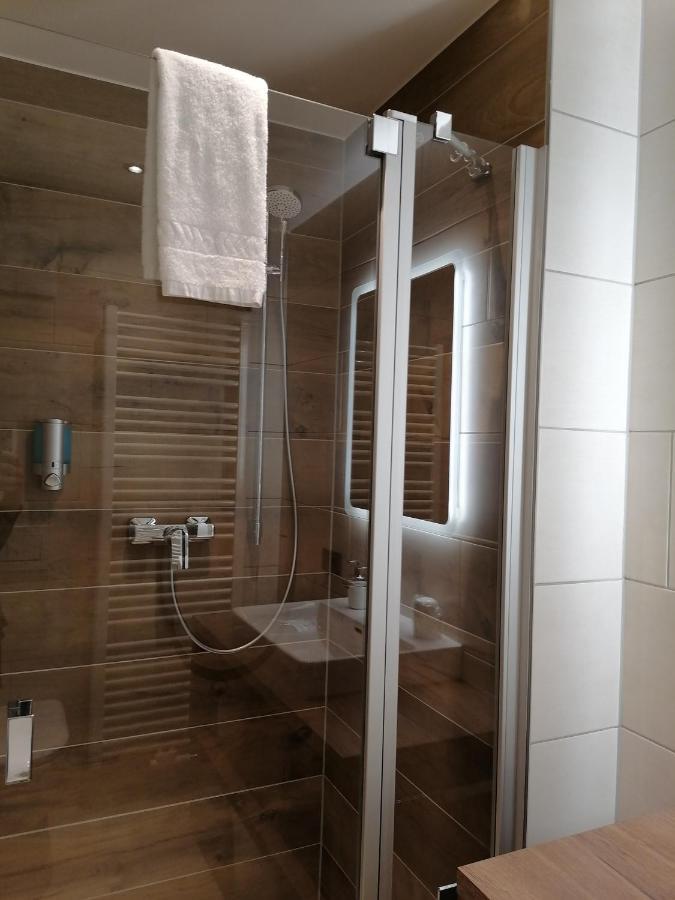 Hotelgasthof Kirchenwirt Schierling 外观 照片