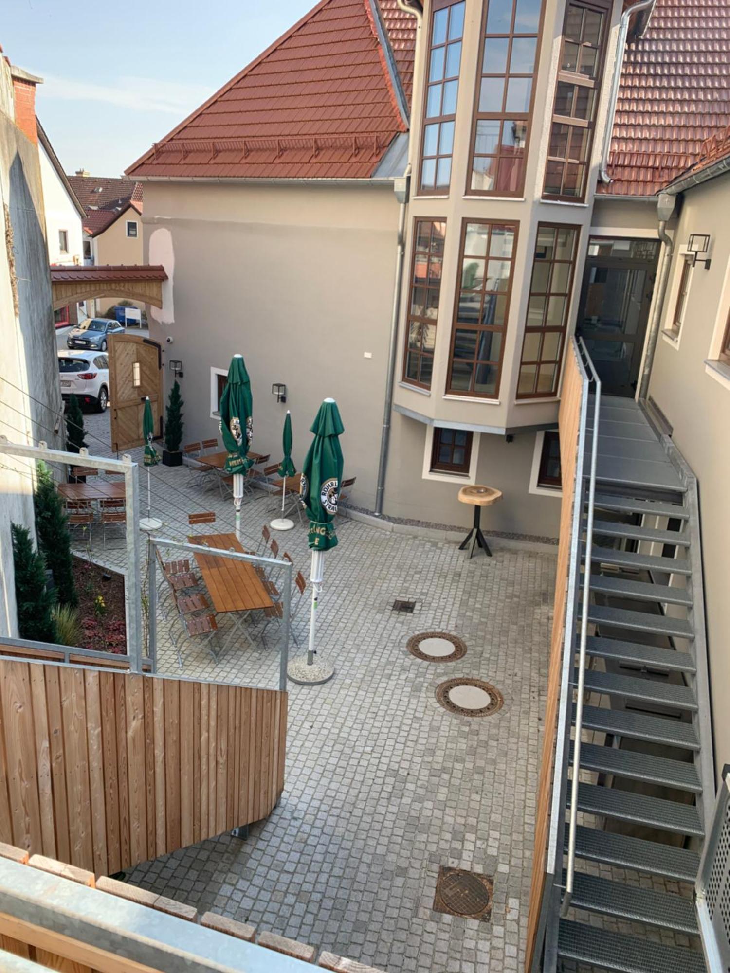 Hotelgasthof Kirchenwirt Schierling 外观 照片
